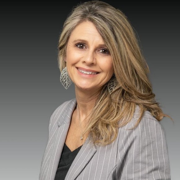 Meet your Posher, Lisa - Picture 2 of 3